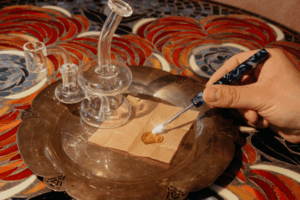 Using a cannabis concentrate with a bong 